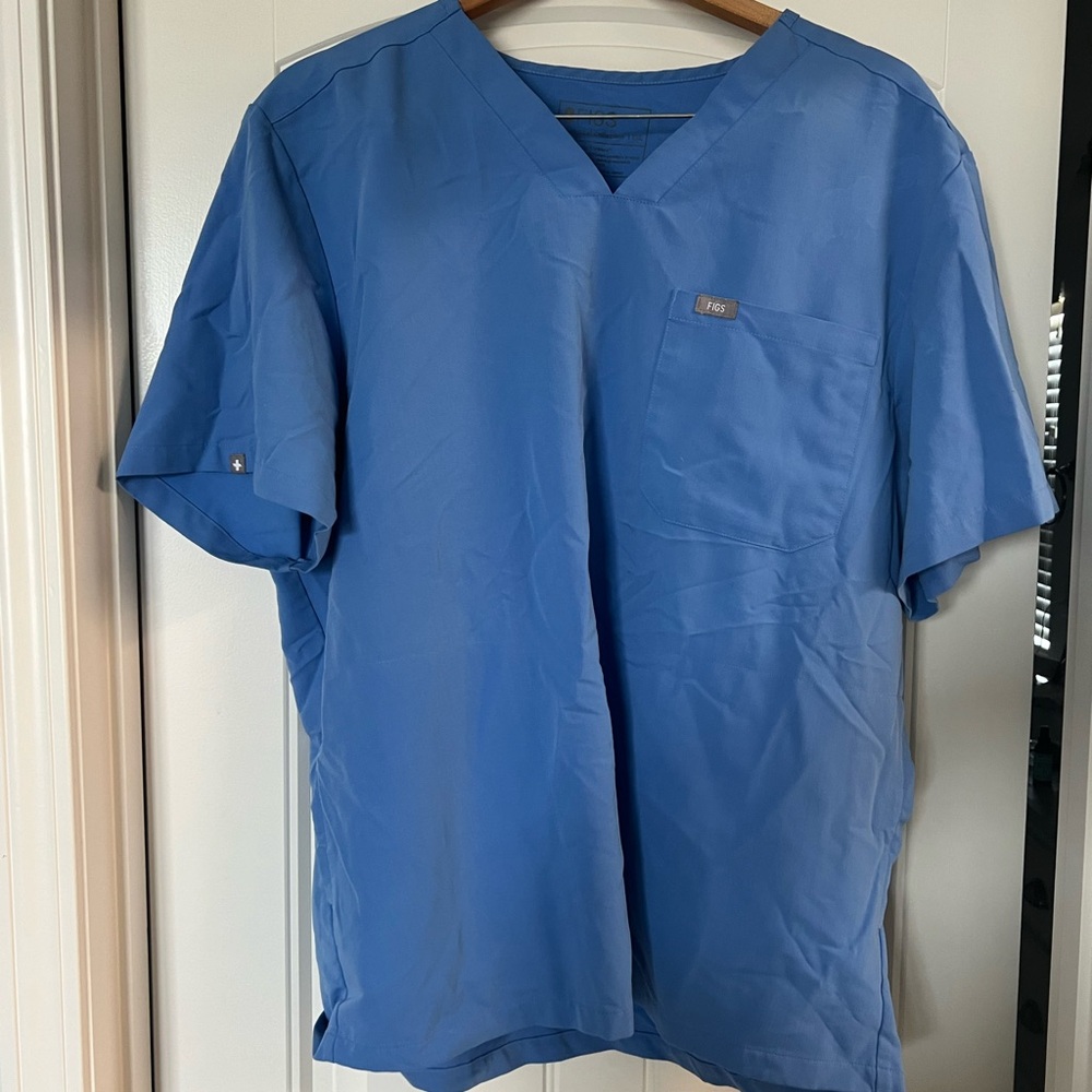Men’s Figs XXL top